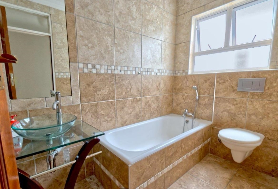 2 Bedroom Property for Sale in Sea Point Western Cape